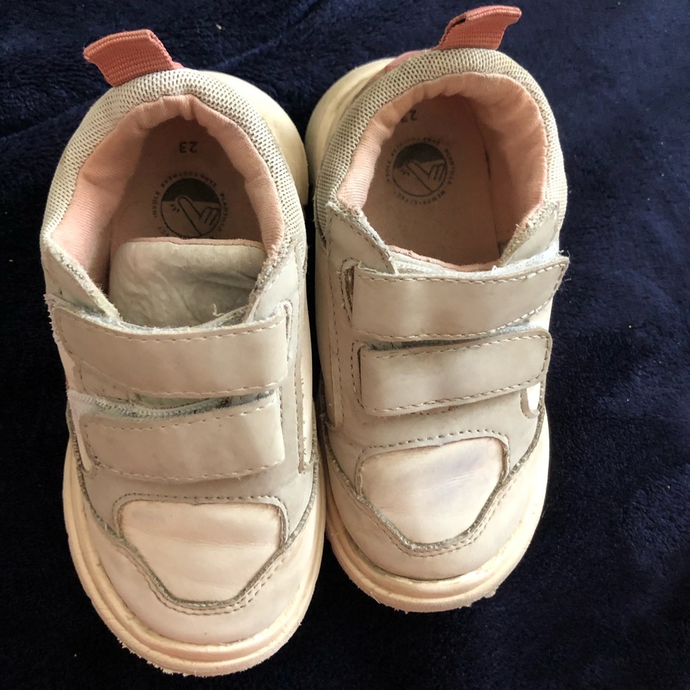 Zara toddler Velcro shoes size 23
